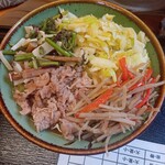 Kurazaki - かけうどん並　肉、山菜、きんぴらトッピング
