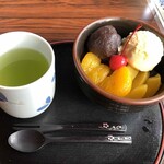 『東海館』喫茶室 - クリームあんみつ　660円