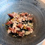 ACiD brianza - わかめ菜の花ホタルイカかんずり、和食のようなお皿。でもほのかに感じられるさわやかさが発酵トマト出汁なところがこちらならでは!! 隠れたところに手間暇がかかっていて味わいに厚みが増しているわ