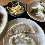 Sapporotei Kiaidake Hyutte - 蒸し餃子、きざみイモ、スパサラ