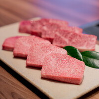 焼肉うしごろ 銀座店 - 究極の厚切り黒タン 　厳選厚切りハラミ 本わさび