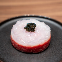 焼肉うしごろ 銀座店 - 和牛とアオリイカのタルタル・キャヴィア