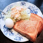 カフェドムッシュ - モーニングサービス（アーモンドトースト）