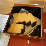 炭平 - カステラはグループの本巣ヱ(麻布十番)のもの　美味しかった