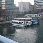 鮨 尚充 - 桟橋に泊まる尚充屋形船