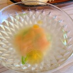 さんかく - ④スープ
野菜コンソメにオリーブオイルを加えてます
トマトが入っており、その酸味がアクセントになっています