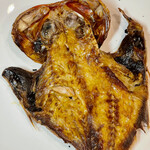 カネヒデ小林商店 - 金目鯛の干物はごく弱火のグリルで身を15分皮目を5分焼きます