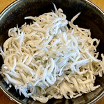 カネヒデ小林商店 - 見て見てこのしらす！　ふわふわでほんのり甘い塩味です　香りも抜群