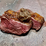 とり茶太郎 - 鳩モモ肉は叩き風　シャンピニオンソースでいただきます