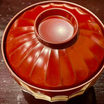 鳥田中 - こういう器って蓋を開ける時にワクワクしますよね