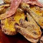 渡辺料理店 - モモ肉とムネ肉のローストにモモ肉のコンフィも