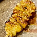 鳥田中 - 黒薩摩鶏の皮はタレで少し甘めなアプローチ