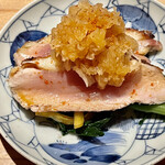 とり茶太郎 - ホロホロ鳥のムネ肉とモモ肉の叩き　脂が美味過ぎてお皿舐めたいｗ