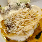 渡辺料理店 - 甘鯛の骨から取ったスープを煮詰めたソースと泡立てたホワイトソースの組み合わせがすごい
