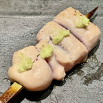 とり茶太郎 - ホロホロ鳥の笹身　一転して優しい火入れと絶妙の塩振り　お見事という他ないです