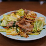 Sakaeya - 野菜炒め：肉とモツを追加