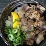 はなまるうどん - 塩豚丼(・ω・)ノレモン付。