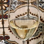 EL CRUCE - バジャドリ地方の強い陽射しを浴びて育った爽やかで軽い白ワインです