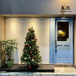 KOTARO Hasegawa DOWNTOWN CUISINE - 12月の訪問でしたので店先にかわいいクリスマスツリーが飾られていました