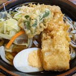 上州手打うどんつるつる - いか・人参・ピーマンの天ぷらにゆで卵半分♪