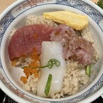 Sushi Sake Sakana Sugidama - 舟盛り丼990円、紅白丼に