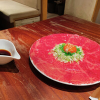 焼肉 いのうえ 吉祥寺店 - 毛穴から出てきても嬉しいユッケ