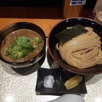 中華蕎麦 ひら井 - ブラックつけ蕎麦(少なめからのネギ)