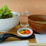 小さな食堂 ヒロ - まぐろサラダ丼 (税込)650円 ※正面から (2023.03.13)