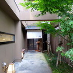 Ichigyuu - 和の雰囲気ある奥まった入口