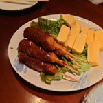 Dainazu An - ○串かつ
      赤味噌ダレで甘みは少なめで濃い目な味わい。
      お酒を飲むと塩分を感じにくくなるので
      濃い目なのかも？
      
      ○出し焼き卵
      甘み少なめだった。