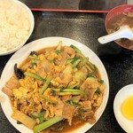 吉満飯店 - 豚肉と木耳と玉子の炒め定食