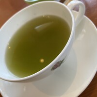 ジャンティーユ - 食後の飲み物　柿の葉茶