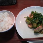 グリーティング - きまぐれランチ、海鮮とアボガドノバターしょうゆ炒め。