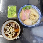 ラーメン香華 - 丸鶏のつけ麺(醤油)大盛