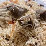 パーク ラホーリー レストラン - 肉は骨付きのでっかいマトン