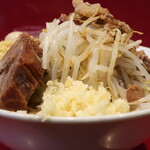 ラーメン二郎 - ラーメン半分＋ニンニク＋ショウガ半分