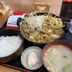 Juppommatsudoraibuin - チャンポン入りホルモン定食　¥1000(税込)