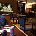 CLUB LOUNGE - 