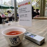 宮きしめん 神宮店 - 本当にカラスが来て、天ぷらなどの上モノをさらってゆくので要注意!!