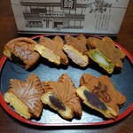 199458872 - もみぢ饅頭各種※さちまる饅頭チョコ160円、酒香るもみぢ160円、桜あん160円、新緑もみぢ 170円、福もみぢ 紅練りあん(栗入りのこし餡) 140円、元祖粒あん140円、ぜいたく栗あん160円 