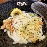 Hanamaru Udon - 揚げ玉投入。