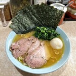 横濱ラーメン あさが家 - ラーメン850円濃いめ多め。海苔増し150円。