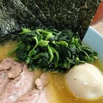 横濱ラーメン あさが家 - ほうれん草。