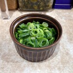 横濱ラーメン あさが家 - 青ネギハーフ100円。