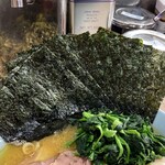 横濱ラーメン あさが家 - 海苔増しは5枚150円。
