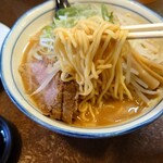 Ramen Taka - 麺は中太麺でモッチリした食感。