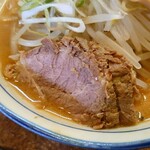 ラーメンたか - チャーシューは触ってるだけでも
ホロホロと崩れてくほど柔らかな煮豚。