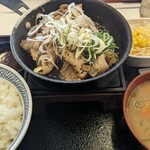 吉野家 - 鉄板牛カルビ定食+変更とん汁(230313)