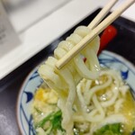 丸亀製麺 - 【2023.3.13(月)】かけうどん(並盛)390円の麺