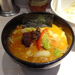 だいはち - 辛味噌つけ麺880円のつけ汁